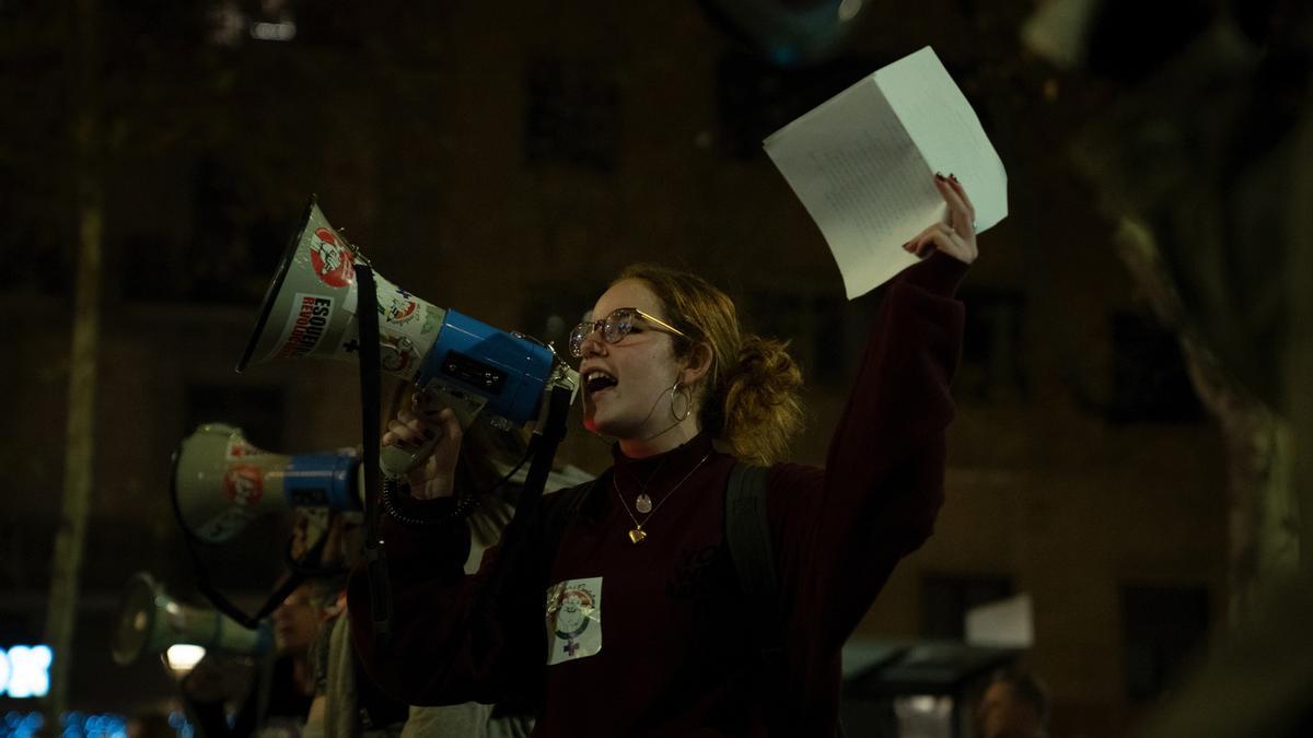 Una joven, en una protesta contra la violencia machista.
