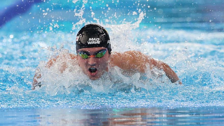 Arbidel González, durante la semifinal de 200 mariposa del Mundial de Doha. | Efe