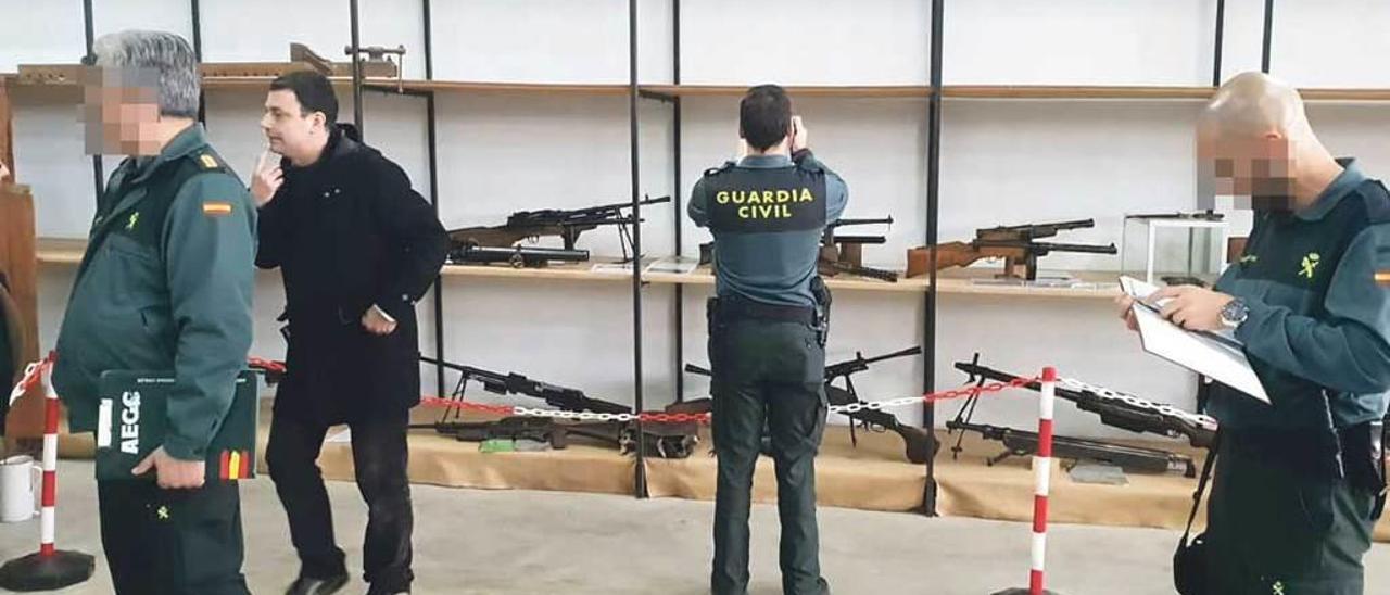 Agentes de la Guardia Civil en una de las inspecciones al museo.