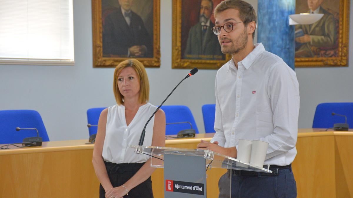 Agustí Arbós i Elisabet Zaragoza, CEO de l’empresa Ecogots, explicant el nou format del got