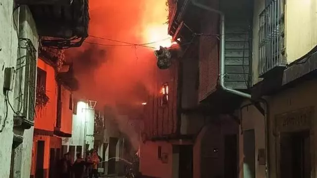 Vídeo | Incendio en dos viviendas de Villanueva de la Vera