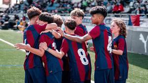 El sub-14 del Barça venció 2-0 al CP Sarrià con doblete de Pol Puigmal