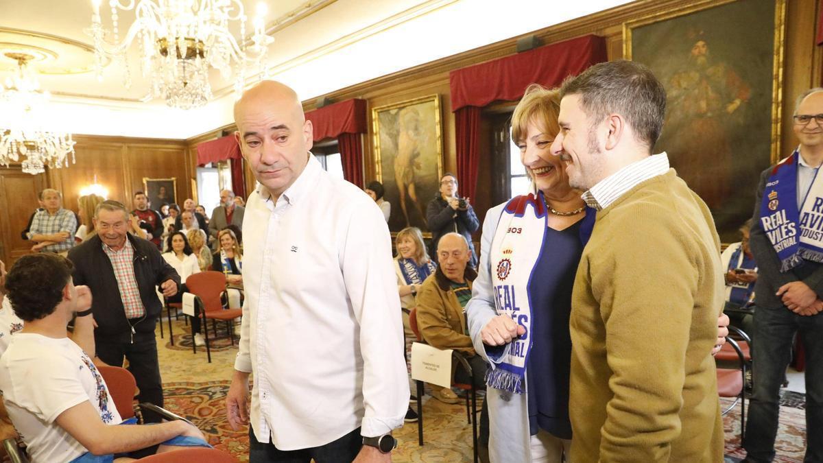 Por la izquierda, Pedro Arboleya, Mariví Monteserín y Diego Baeza