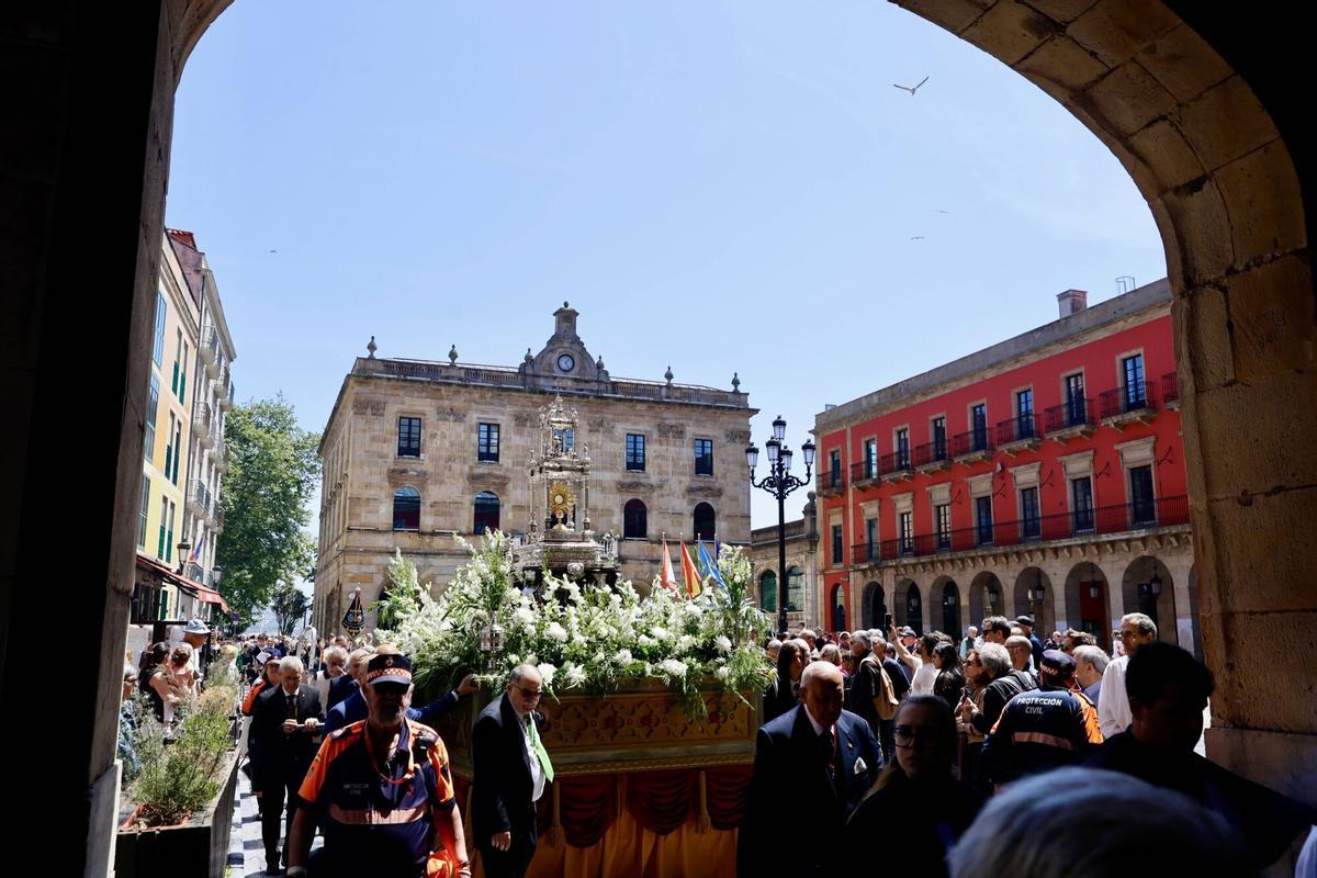 En imágenes: Gijón se anima con el Corpus Christi en plena fiebre por León XIV En imágenes: Gijón se anima con el Corpus Christi en plena fiebre por León XIV