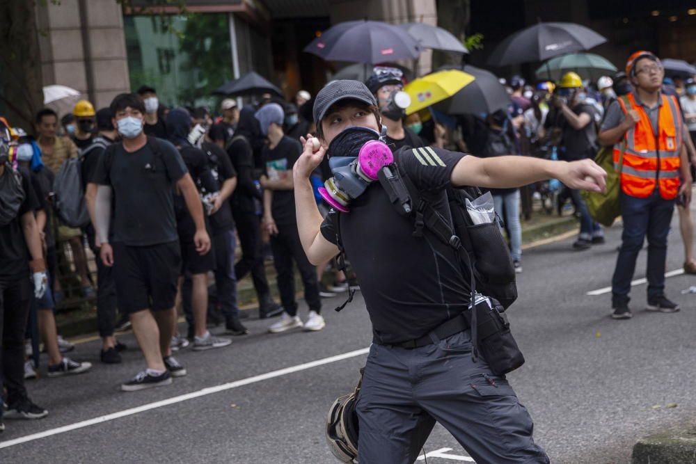 Miles de hongkoneses protestan contra el Gobierno.