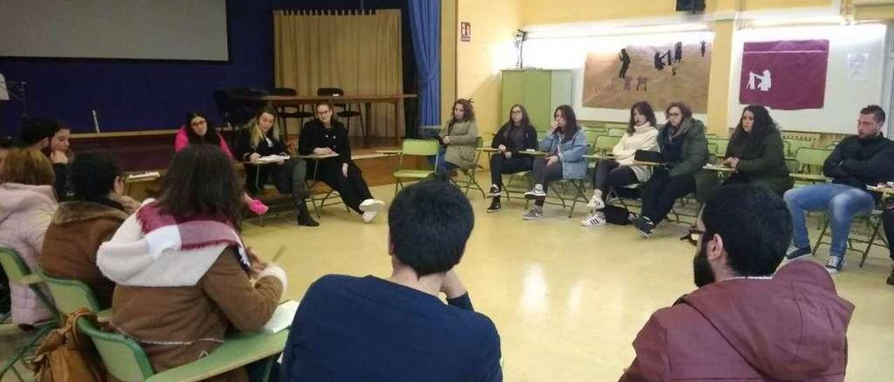 Reunión de Azos Feministas celebrada el domingo en el IES Laxeiro de Lalín.