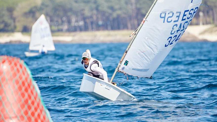 Dominio de los optimist de A Coruña en la primera jornada del Trofeo Vithas Vigo