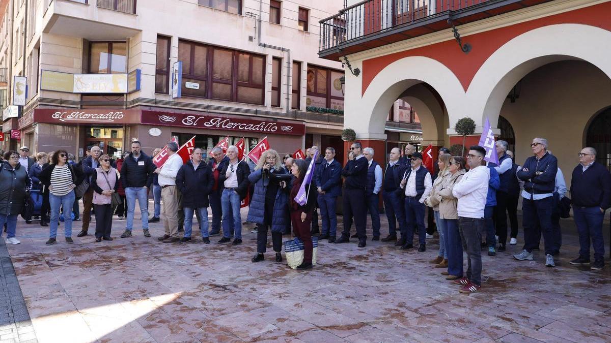 Concentración de apoyo a los conductores del servicio "búho" en el Nalón.