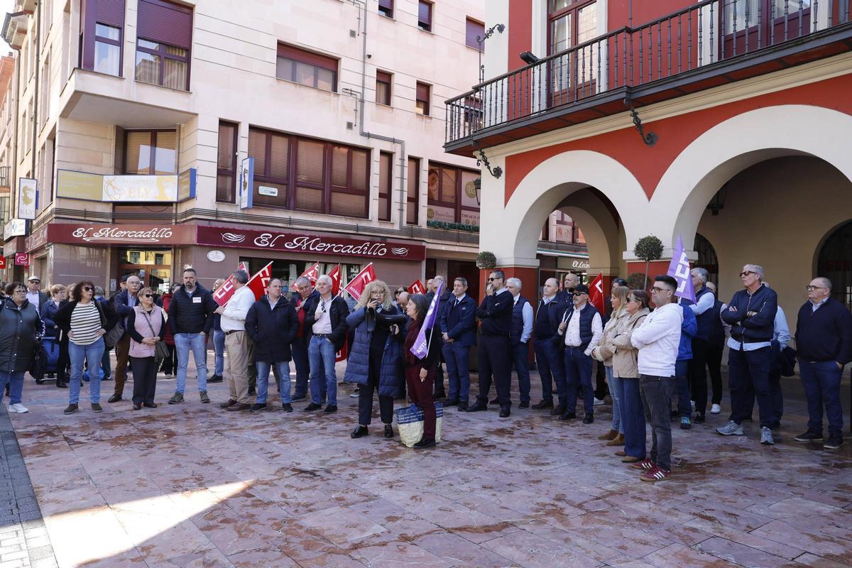 Concentración de apoyo a los conductores del servicio "búho" en el Nalón.