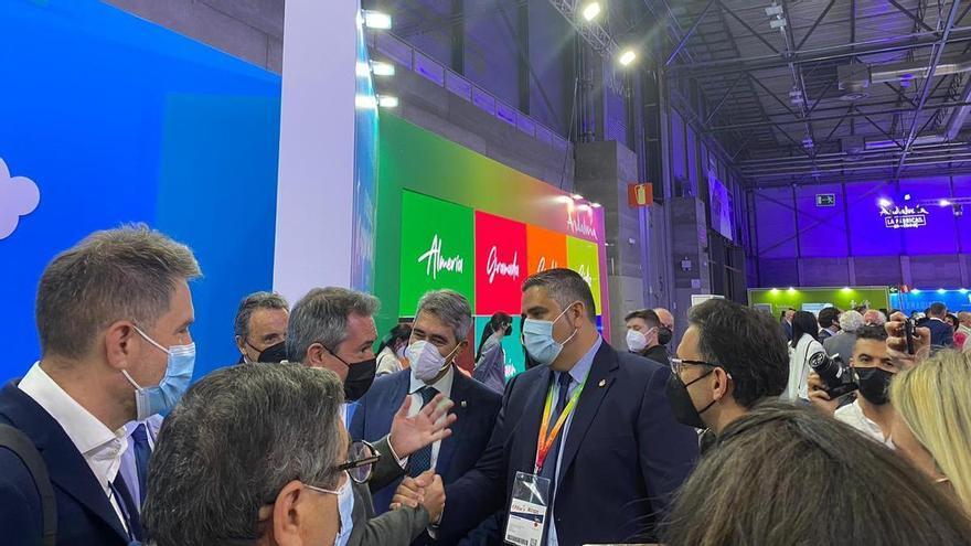 Juan Espadas hace campaña en Fitur