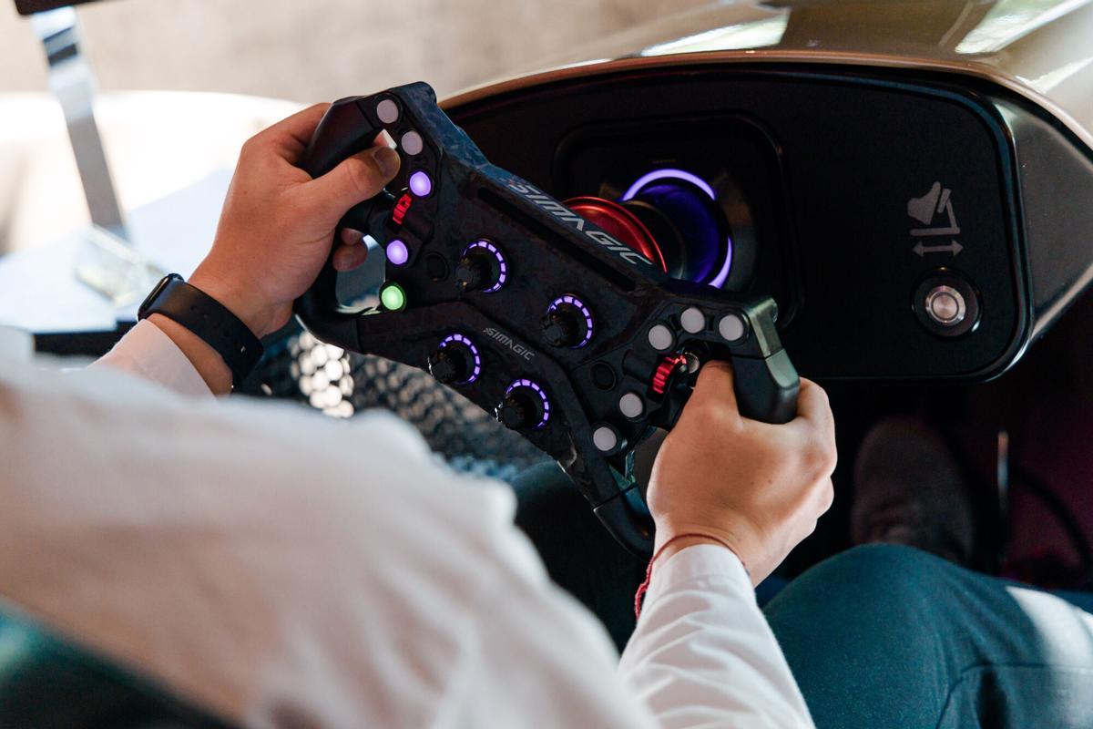 Instalaciones de F1 Arcade Madrid, durante su inauguración institucional, a 14 de abril de 2026, en Madrid (España). Acto inaugural en el local de F1 Arcade Madrid, en el Paseo de la Castellana, donde autoridades municipales y responsables de la firma presentan este nuevo espacio de ocio inmersivo con más de 65 simuladores de Fórmula 1, concebido como punto de encuentro social para la afición al motor en la capital. 14 ABRIL 2026;SIMULACIÓN;MANDO;PANTALLA;VIDEOJUEGO;CARRERA;FÓRMULA 1 Carlos Luján / Europa Press 14/04/2026. Carlos Luján;