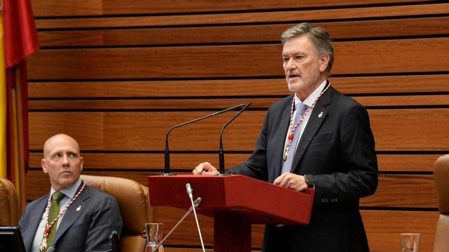 VÍDEO | Francisco Vázquez jura el cargo como Presidente de la Mesa de las Cortes