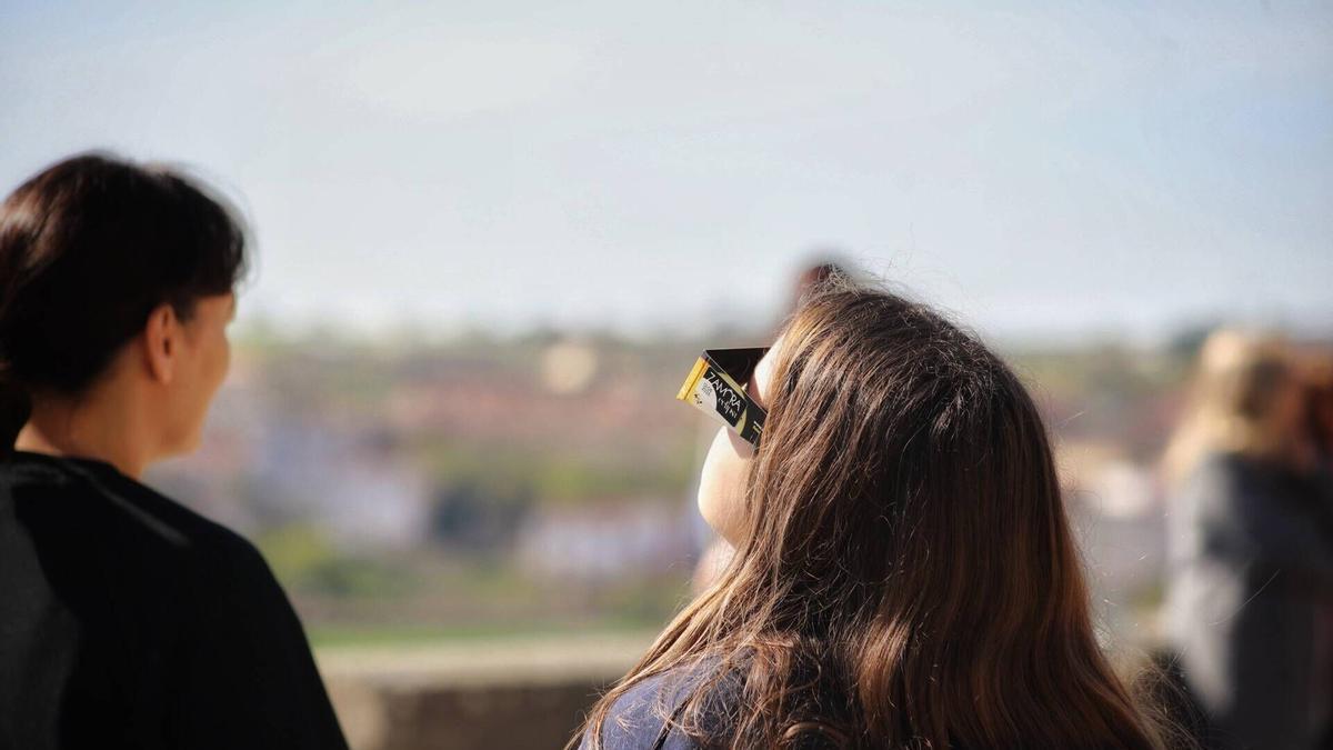 Observación de un eclipse parcial de sol, organizada por la Agrupación Zamorana de Astrología.