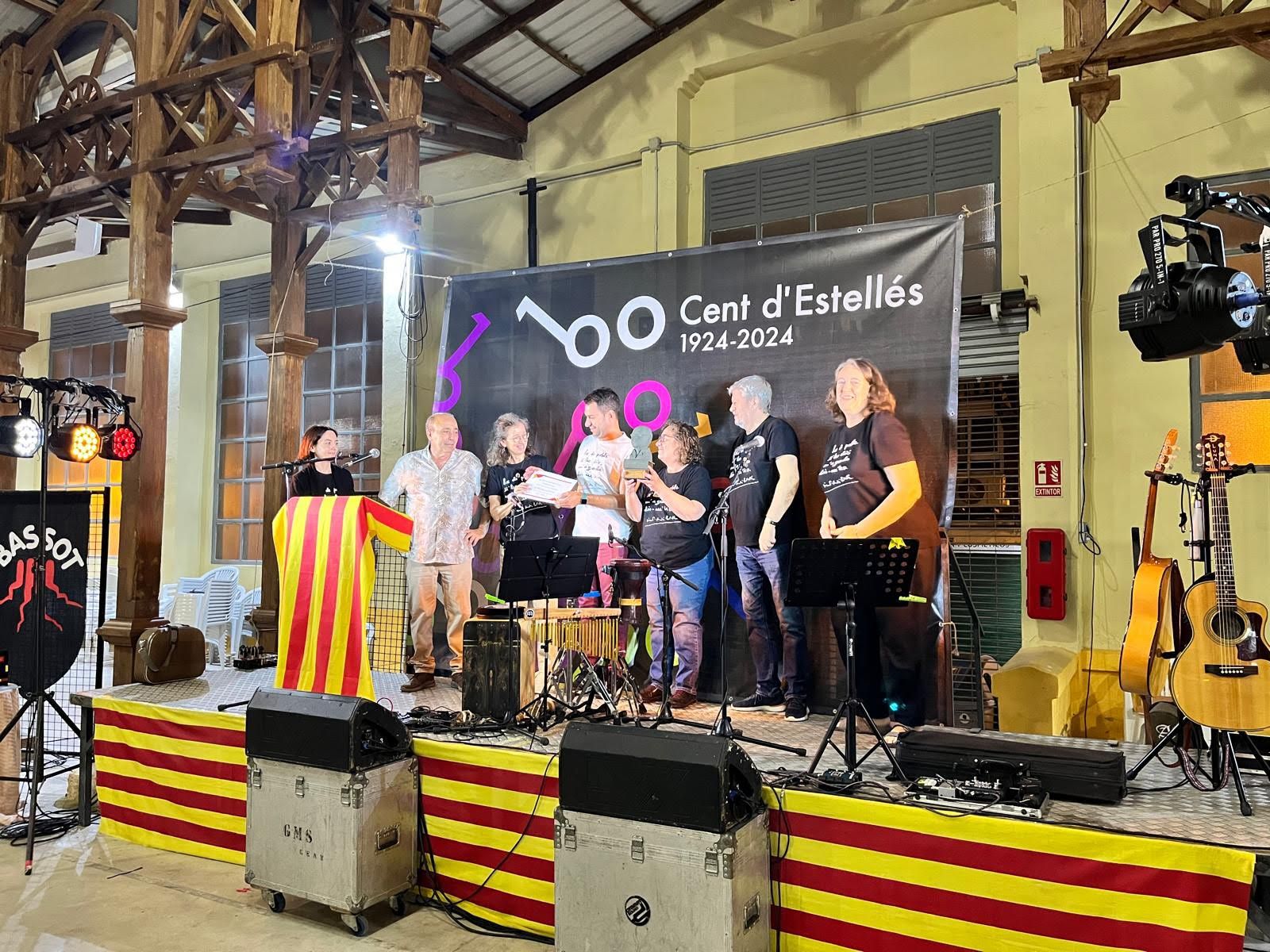 Entrega del Premi “Al compromís amb la nostra llengua” a la plataforma Cent d’Estellés.