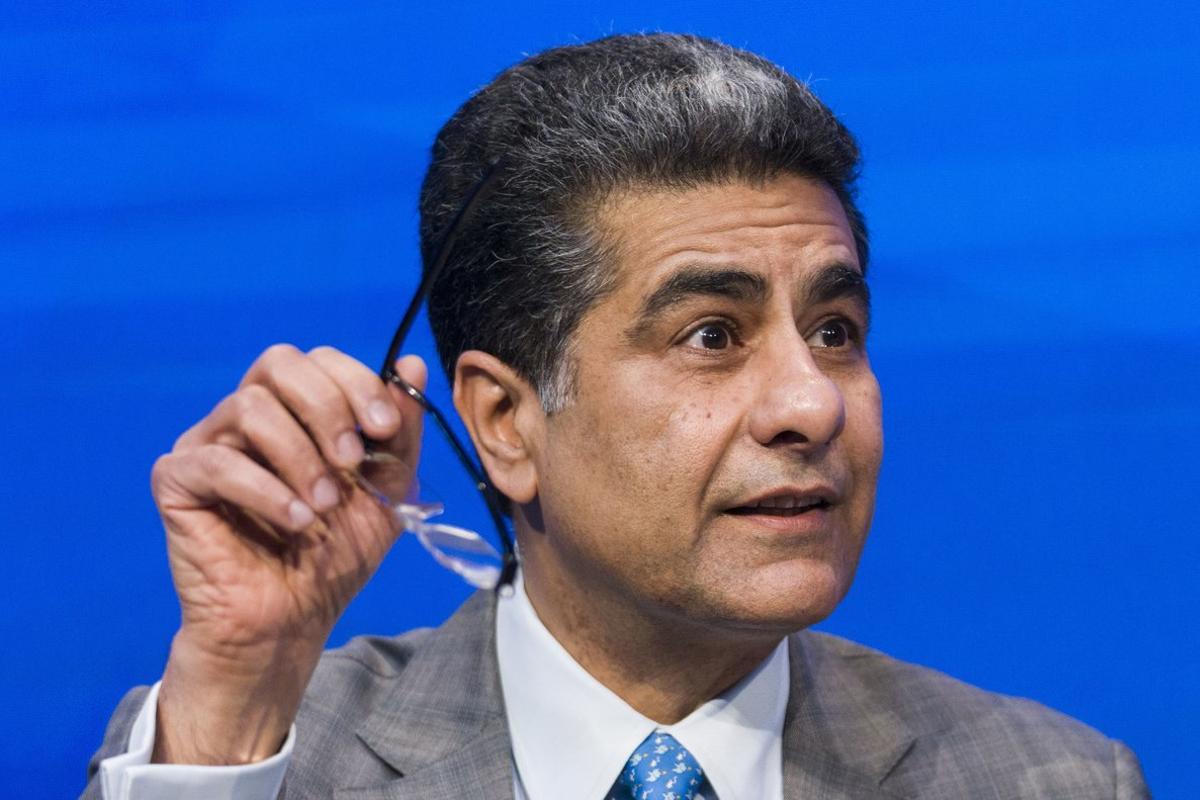 Davos (Switzerland), 21/01/2020.- Punit Renjen, CEO of the multinational professional services firm Deloitte, moderates a panel session during the 50th annual meeting of the World Economic Forum (WEF) in Davos, Switzerland, 21 January 2020. The meeting brings together entrepreneurs, scientists, corporate and political leaders in Davos under the topic ’Stakeholders for a Cohesive and Sustainable World’ from 21 to 24 January 2020. (Suiza) EFE/EPA/ALESSANDRO DELLA VALLE Davos (Switzerland), 21/01/2020.- Punit Renjen, CEO of the multinational professional services firm Deloitte, moderates a panel session during the 50th annual meeting of the World Economic Forum (WEF) in Davos, Switzerland, 21 January 2020. The meeting brings together entrepreneurs, scientists, corporate and political leaders in Davos under the topic ’Stakeholders for a Cohesive and Sustainable World’ from 21 to 24 January 2020. (Suiza) EFE/EPA/ALESSANDRO DELLA VALLE