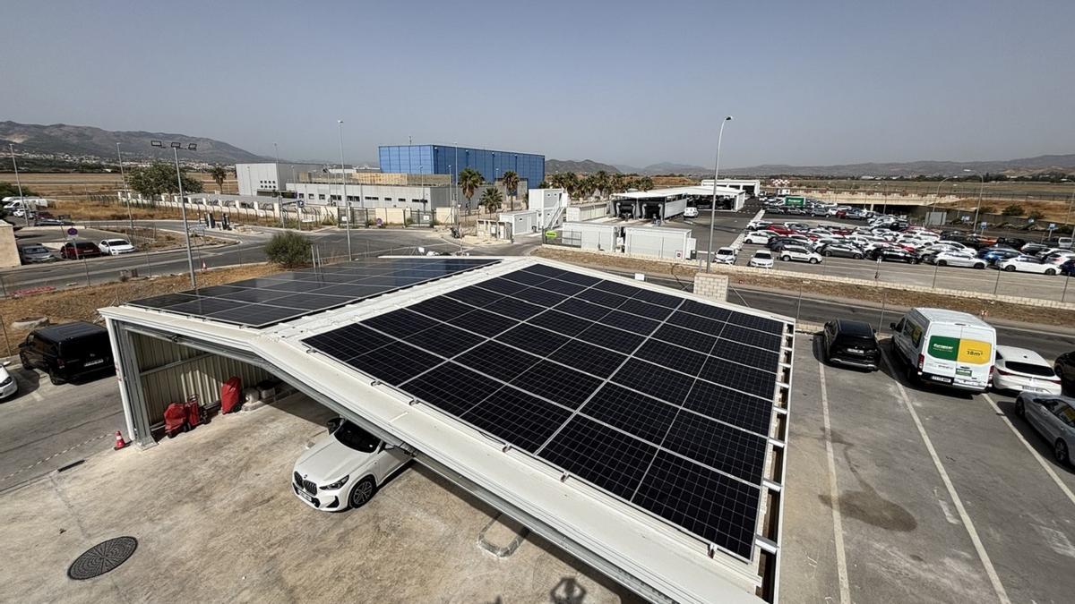 Las plantas fotovoltaicas diseñadas por Ubora para Europcar y Goldar en el aeropuerto de Málaga.