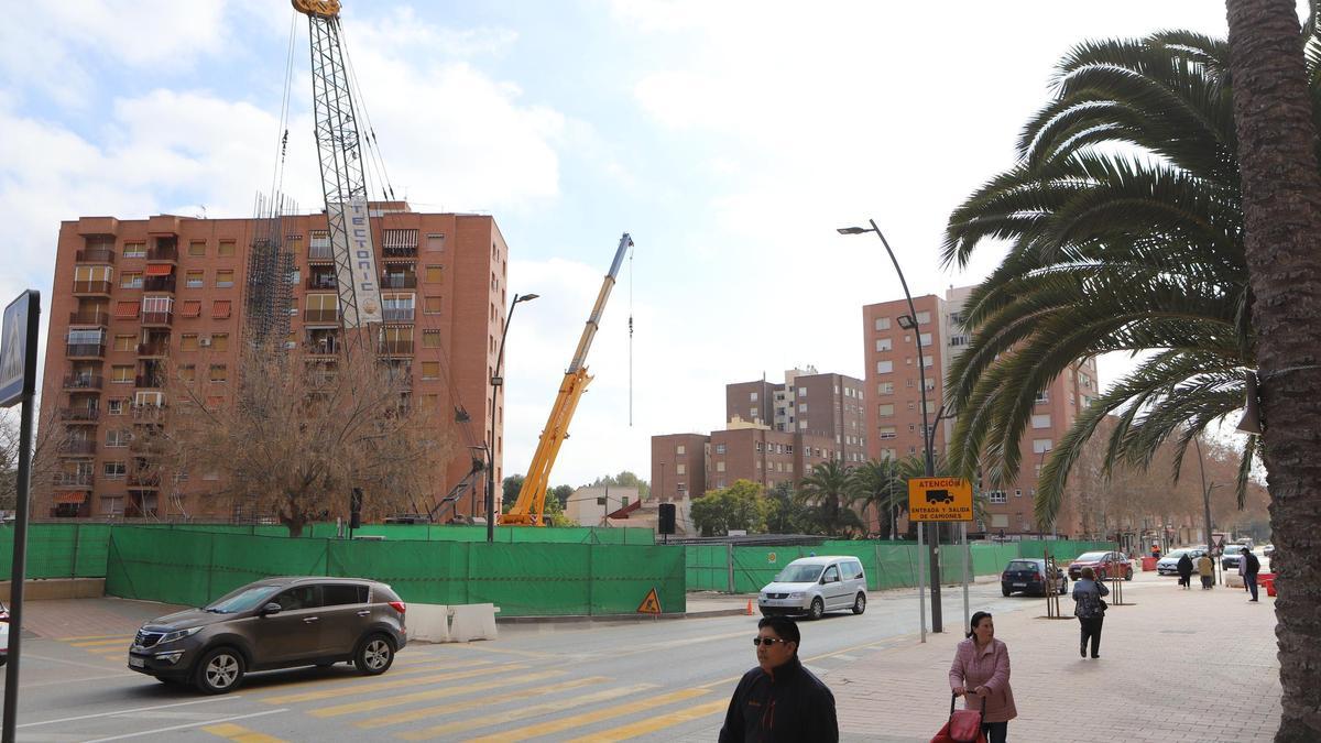Las máquinas trabajan desde hace días en las inmediaciones de la Alameda de Cervantes.