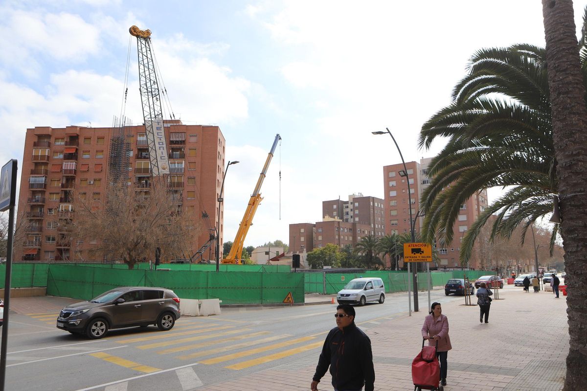 Las máquinas trabajan desde hace días en las inmediaciones de la Alameda de Cervantes.