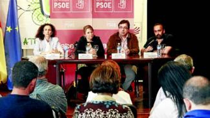 El PSOE inicia en Cáceres los contactos para crear un plan de empleo