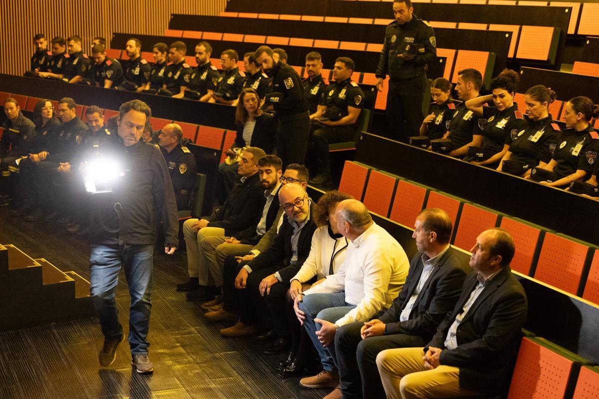 Curso básico de capacitación de la Policía Local de Ibiza