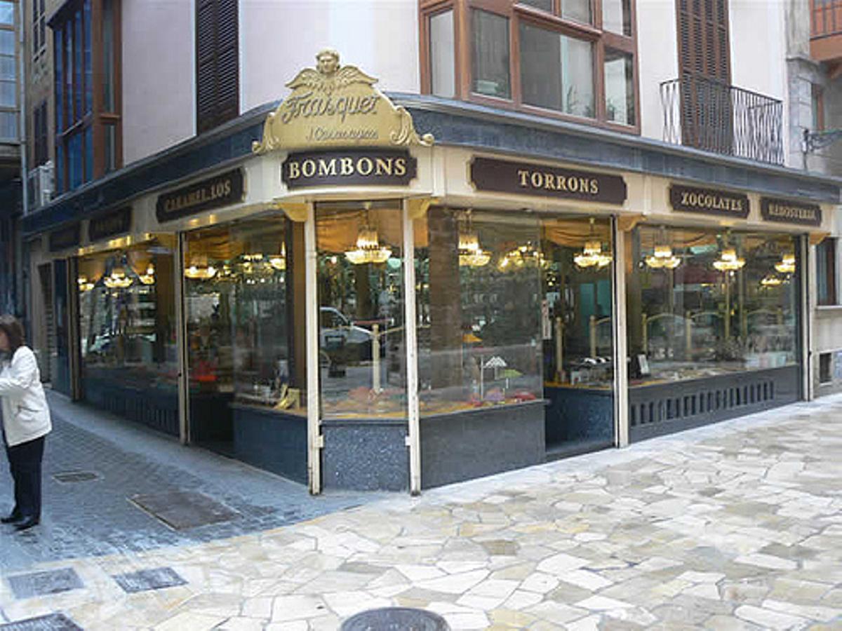 Can Frasquet cuando era una confitería.