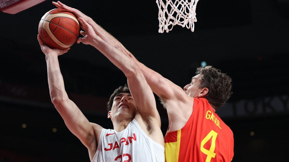 Pau Gasol realiza un tapón en el primer partido ante Japón