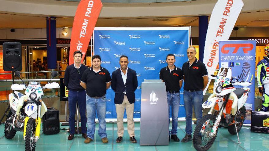 Los tres pilotos del Canary Team Raid en la presentación.