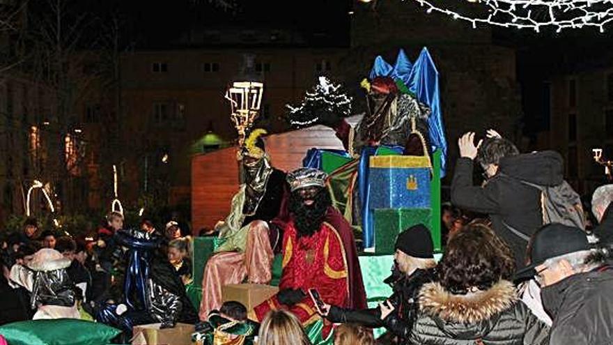 Instant de la cavalcada de Puigcerdà, ahir pels carrers del poble