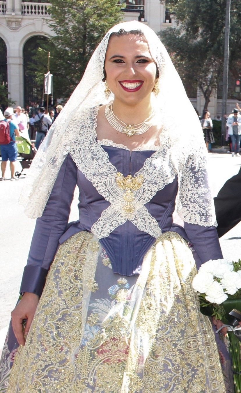 Caras ilustres de las Fallas en la Ofrenda a San Vicente