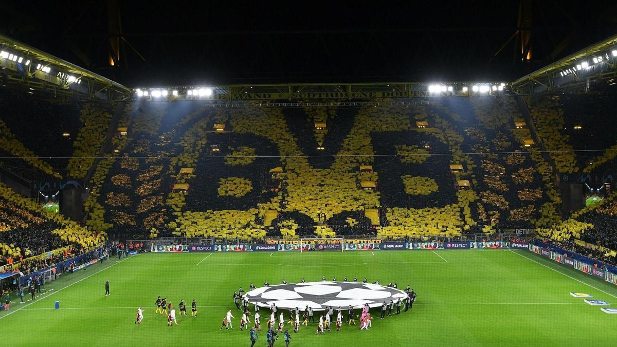 La impresionante grada del estadio del Borussia Dortmund.
