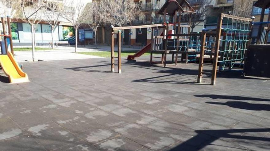 El parc infantil de la plaça de l&#039;església de Santa Magdalena