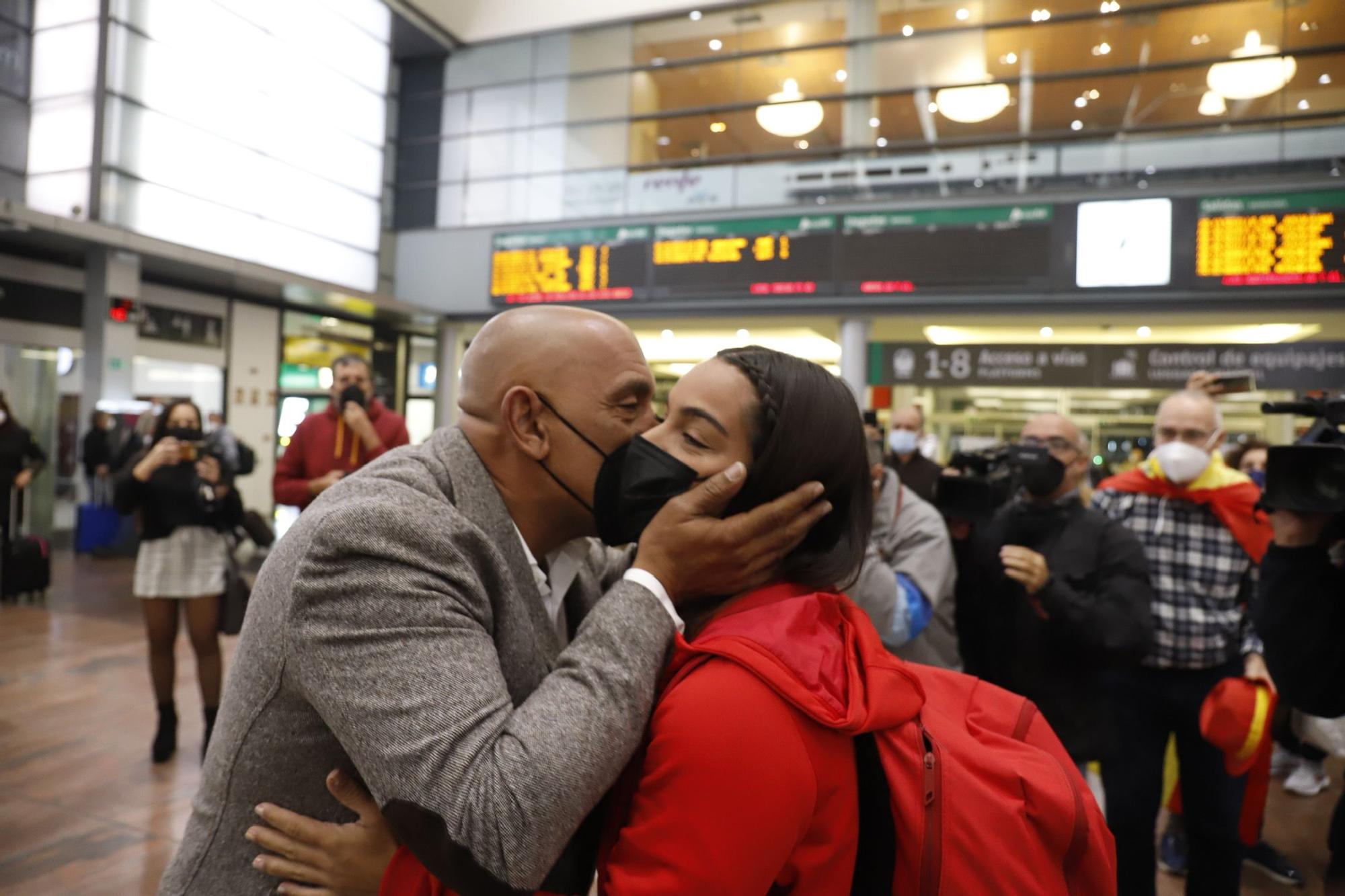 María Torres ya está en Málaga con su oro mundial en kárate