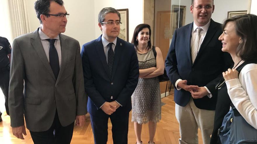 La directora de la Fundación Telefónica, Laura Fernández-Orgaz, en un encuentro mantenido este martes con el al alcalde de Murcia, José Ballesta.