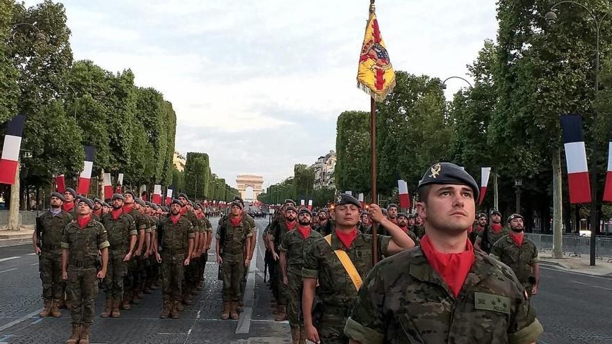 Los militares de la Brilat desfilando en París. // Ejército de Tierra
