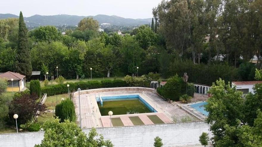 El Ayuntamiento de Córdoba se compromete a rehabilitar el camping de El Brillante y a reabrir la piscina
