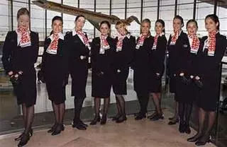 CCOO denuncia que la aerolínea Air Nostrum prohíbe a sus azafatas llevar pantalones