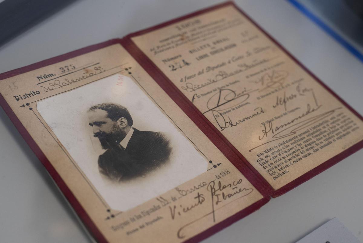 Cartilla de Vicente Blasco Ibáñez como diputado.