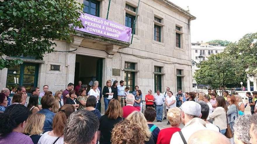 Última concentración contra la violencia machista ante el Concello. // FdV