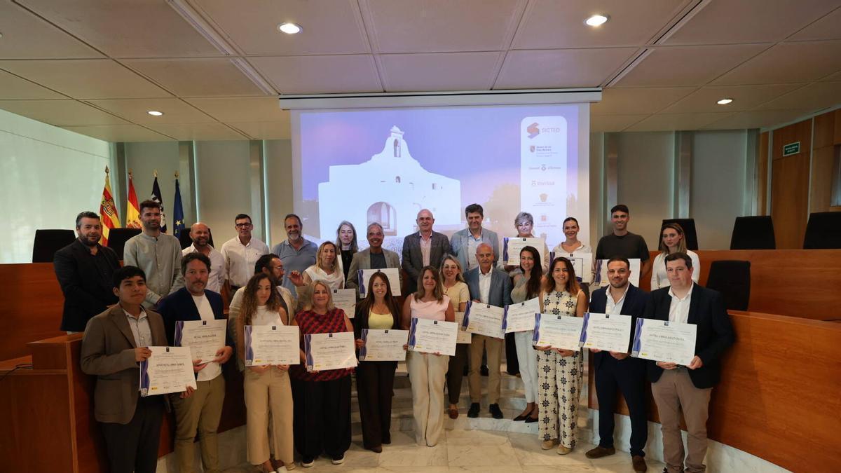 Entrega de diplomas con distinciones Sicted en el Consell de Ibiza.