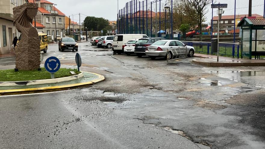 Una rotonda destrozada en cuestión de minutos