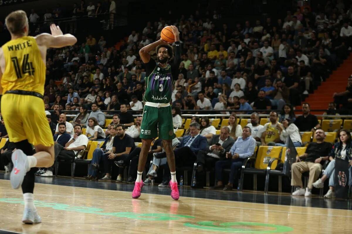 El Unicaja asegura el liderato virtual del grupo frente al Mersin (77-100)