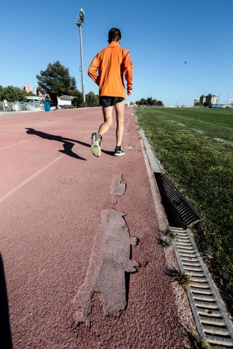 Así está la pista del polideportivo municipal