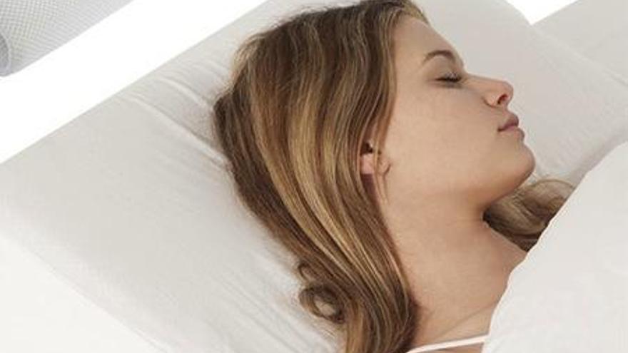 Una almohada reduce los ronquidos y las apneas del sueño