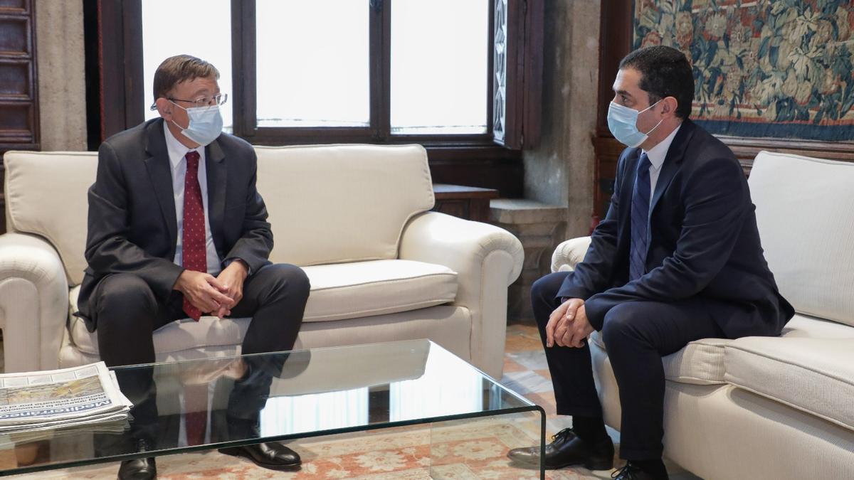 Ximo Puig y Toni Francés, durante su reunión en el Palau.