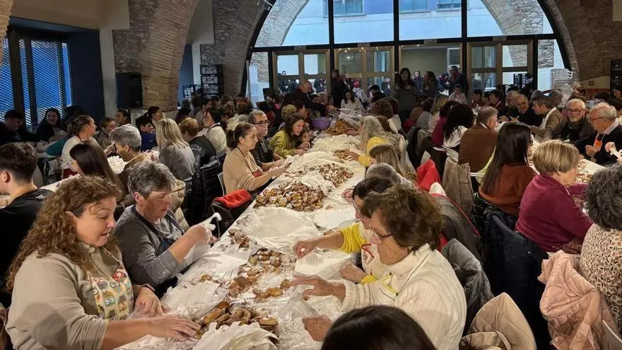 Vídeo: 'Embolicà' de les 'coques' de Sant Antoni en Benicarló