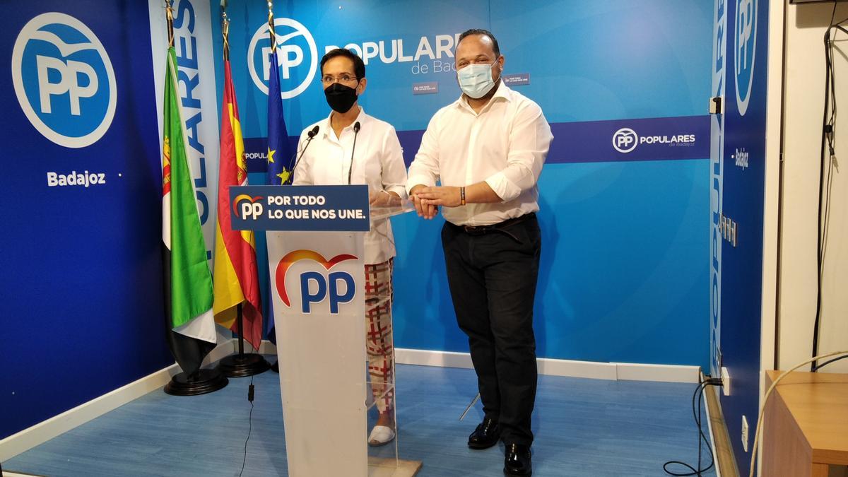 Solana y Coslado, en su comparecencia en la sede del PP.