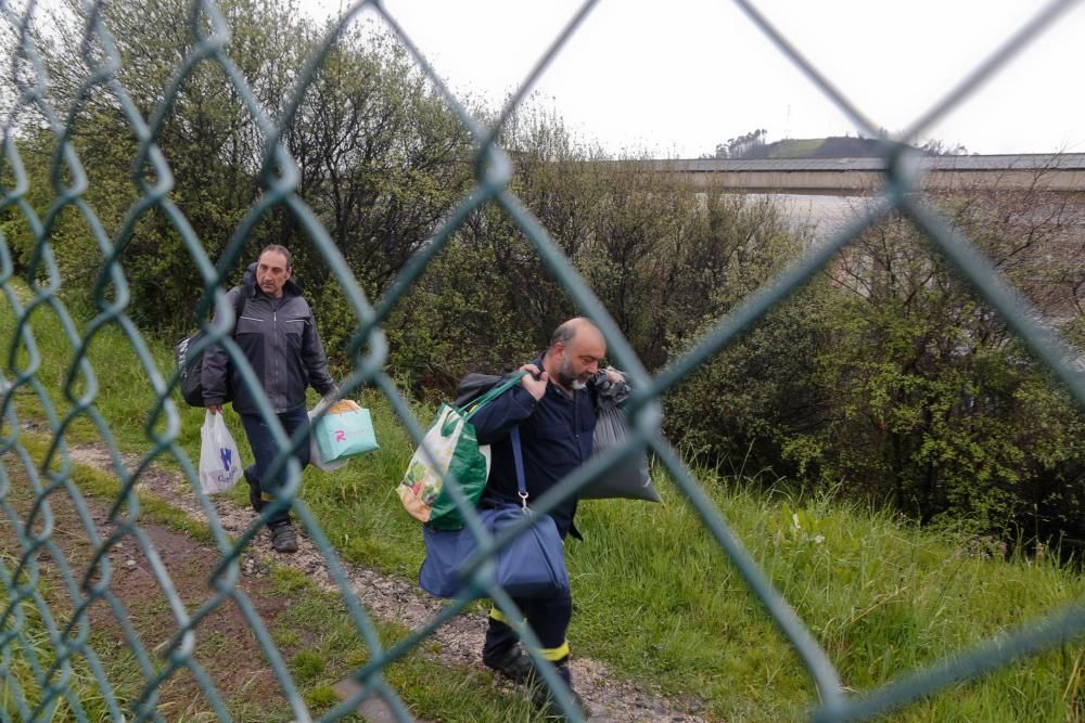 Salida de los trabajadores encerrados en Alcoa