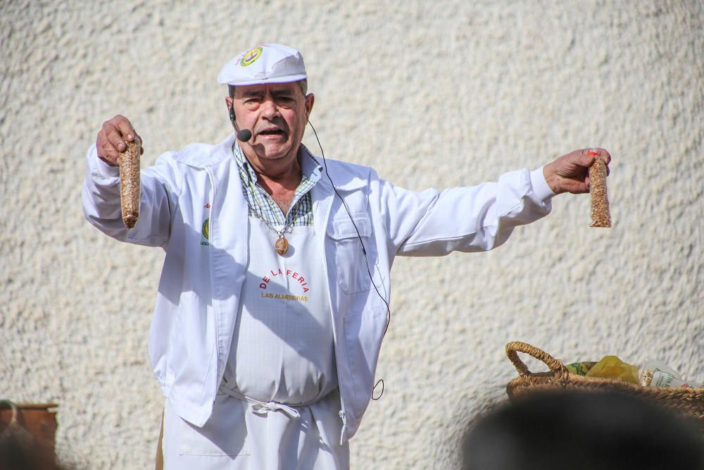 Bolas de bergamota, pan de novia, el concurso mundial de charlatanes...Orihuela se reencuentra con la tradición en San Antón