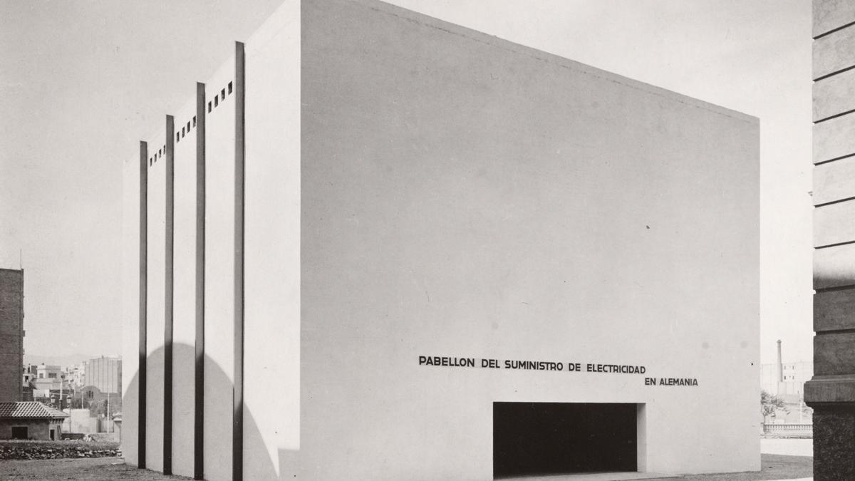 Barcelona   Mies van der Rohe, Ludwig (1886-1969): Pabellon del suministro de electricidad en Alemania. Barcelona exhibition 1929. German Section. Gelatin silver print, 6 1\8 x 7 7\8' (15.6 x 20 cm). Anonymous gift. Object number: AD1072 New York Museum of Modern Art (MoMA) *** Permission for usage must be provided in writing from Scala.