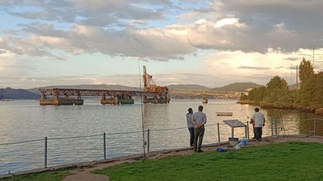 Vista del litoral de Rande con el cargadero de mineral. |  A.P.